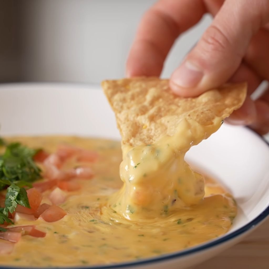 Cheesy Queso Dip