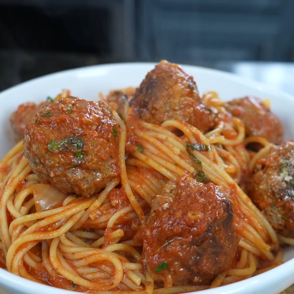 Slow-Cooker Meatballs in Marinara