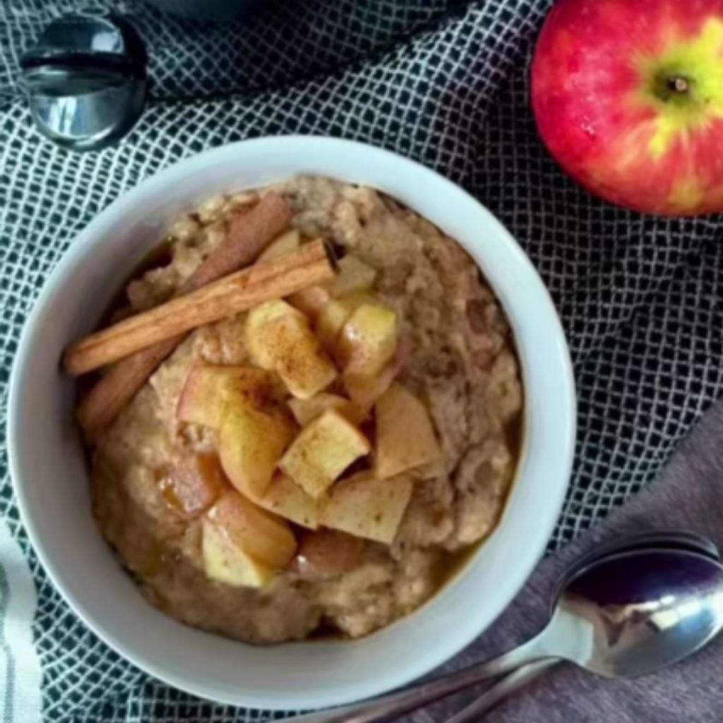 Slow Cooker Oatmeal with Fruit