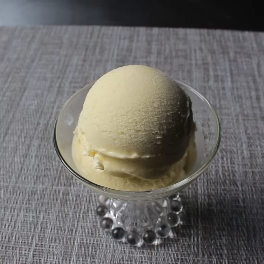 Classic Vanilla Mug Ice Cream