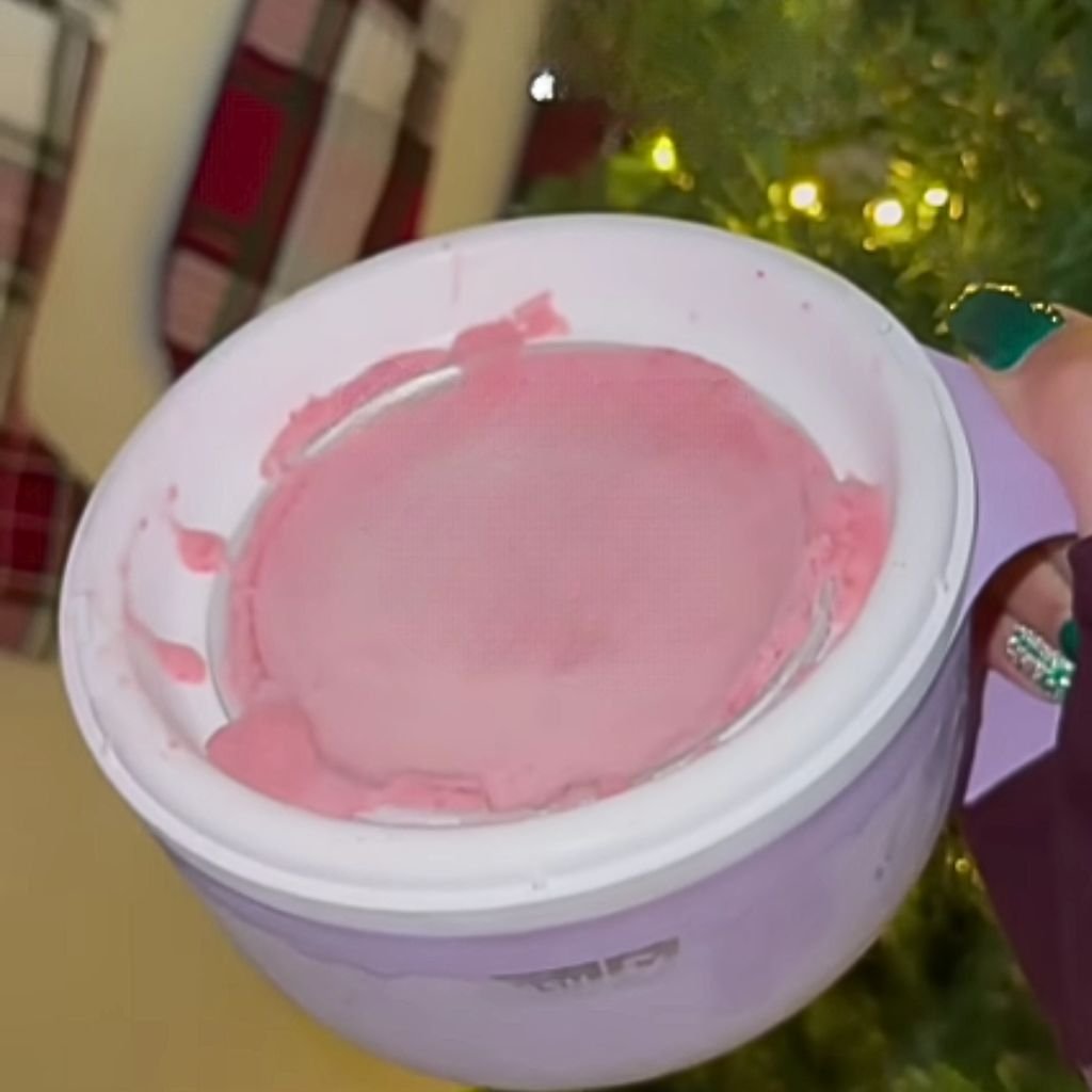 Strawberry Cream Mug Ice Cream